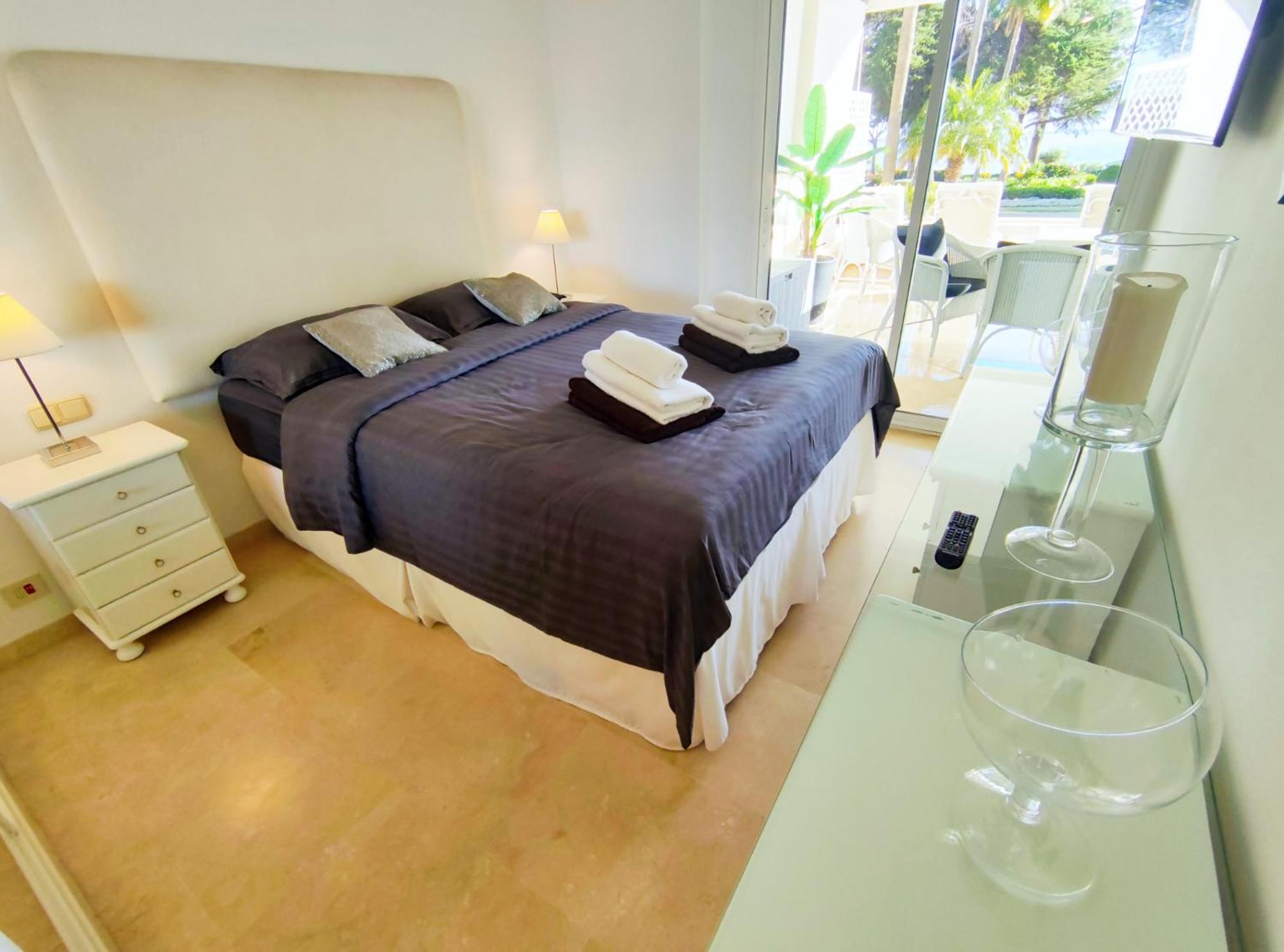 Luxury Frontline Residence Ehhouse Estepona Bagian luar foto